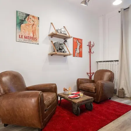 Duplex Cinema Face Au Parc Des Expositions