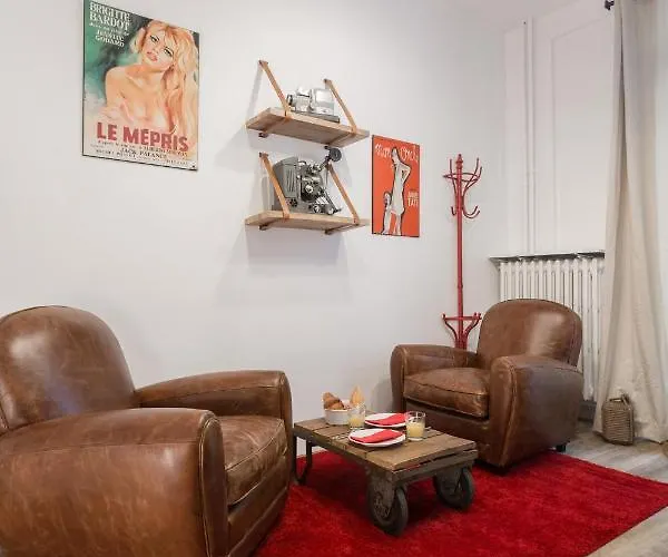Duplex Cinema Face Au Parc Des Expositions